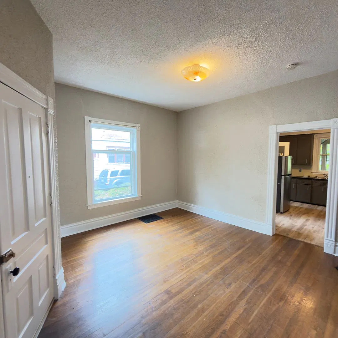 01781 - Jackson 716 — Photo 3