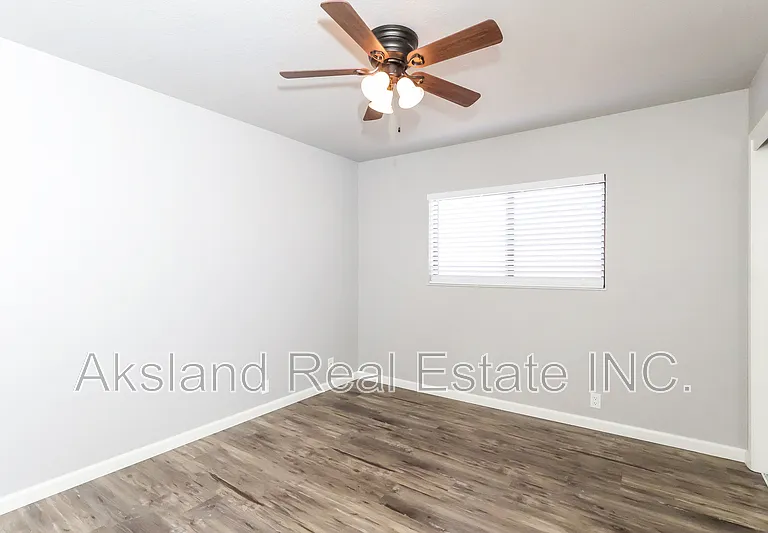 1497 Claremont Dr — Photo 7