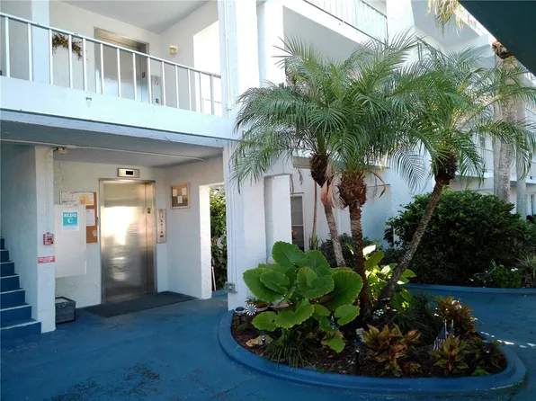 225 Country Club Dr APT C132, Largo, FL 33771