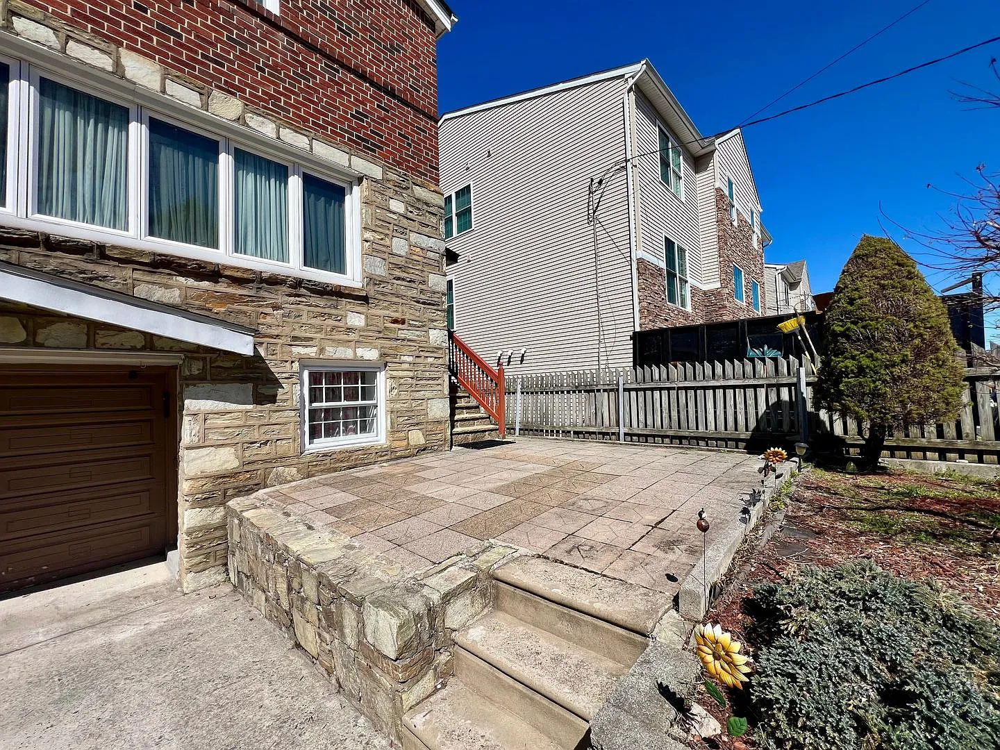 Gorgeous 4-Bedroom Townhome with One-Car Garage! Available NOW! — Photo 2