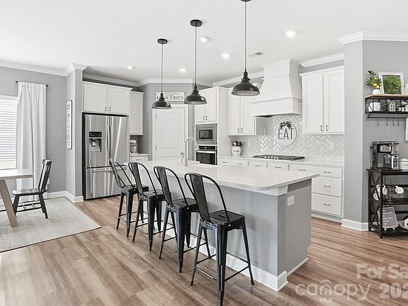 4th image of 2033 Poplar Ridge Dr