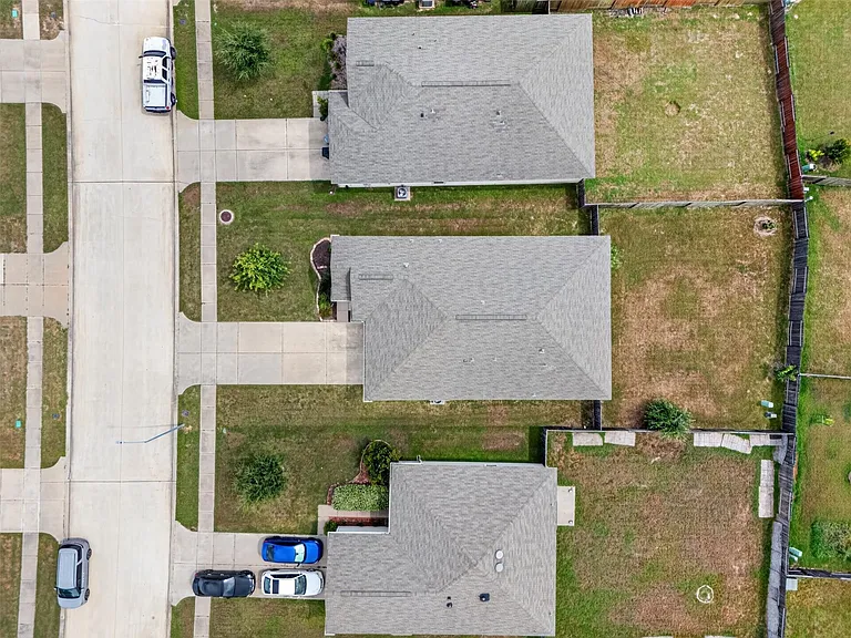 1024 Banyon Tree Ln — Photo 40