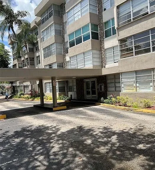 6700 Cypress Rd #409 — Photo 4