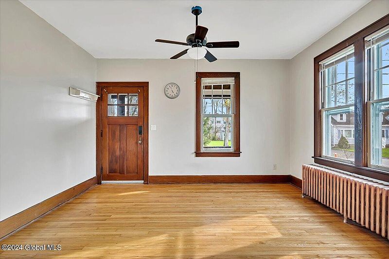 3rd image of 115 California Avenue