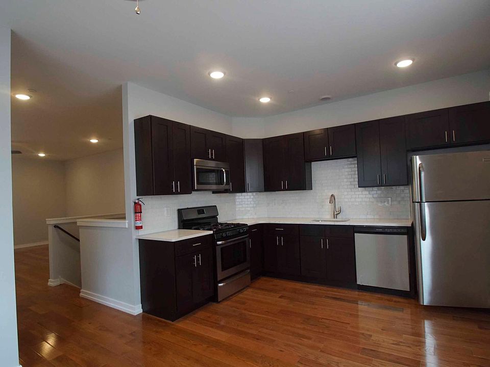1st image of 409 N 41st St APT 1R