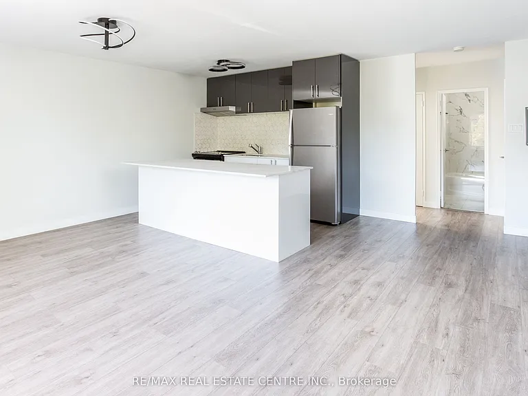 371 Lakeshore Rd W #205 — Photo 5