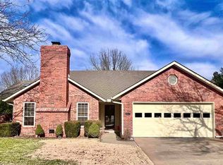 2017 Lemon Tree Ln, Ponca City, OK 74604