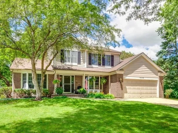 1305 Dancer Ct, Libertyville, IL 60048