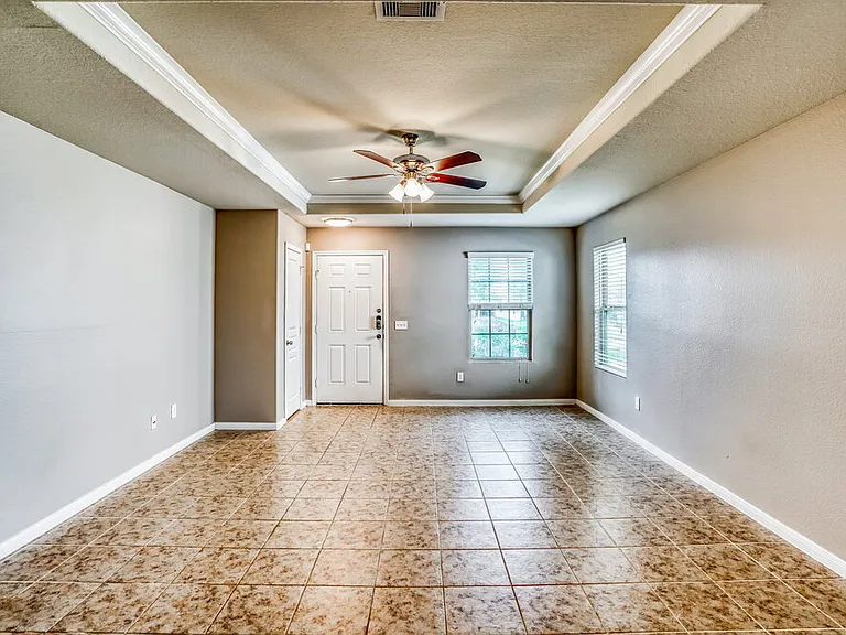 6450 Dayridge Ln — Photo 4