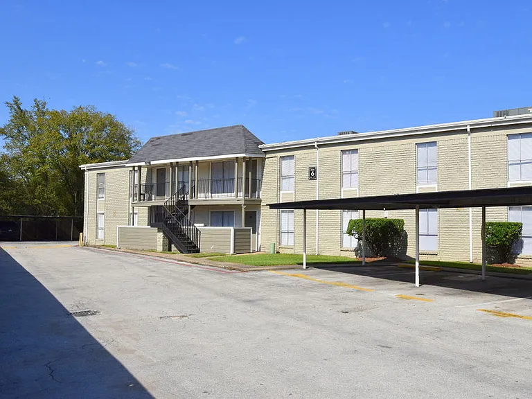 Northlake Manor Apartments — Photo 12