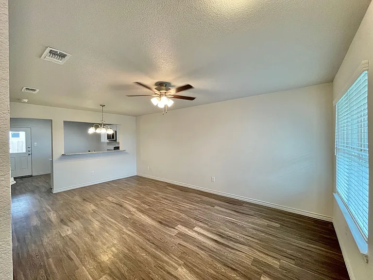 1802 Clovis Dr — Photo 4