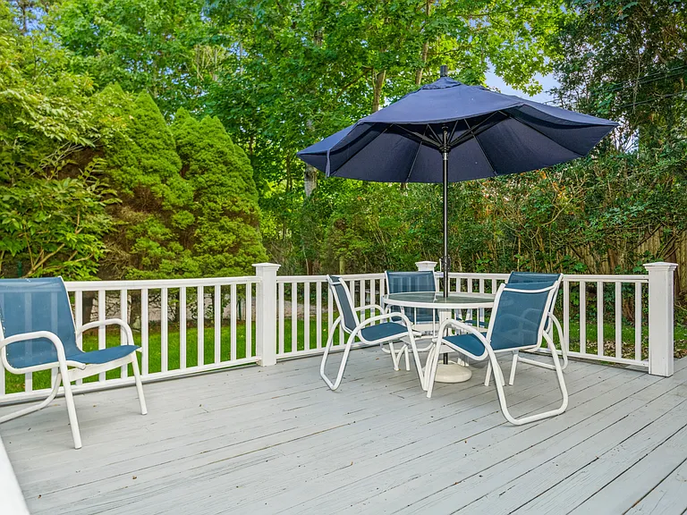 31 Wainscott Stone Rd — Photo 23
