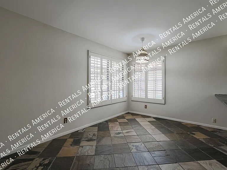 2160 S Catarina — Photo 15
