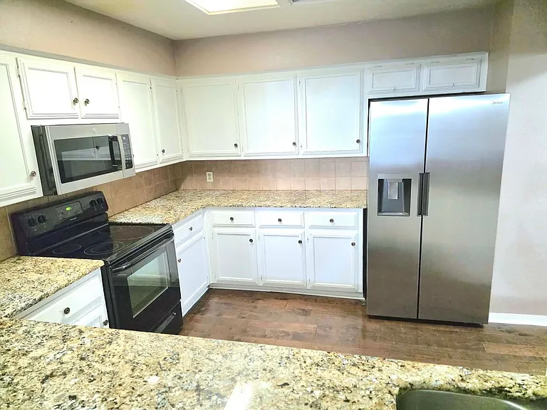 2912 Stewart Dr — Photo 8
