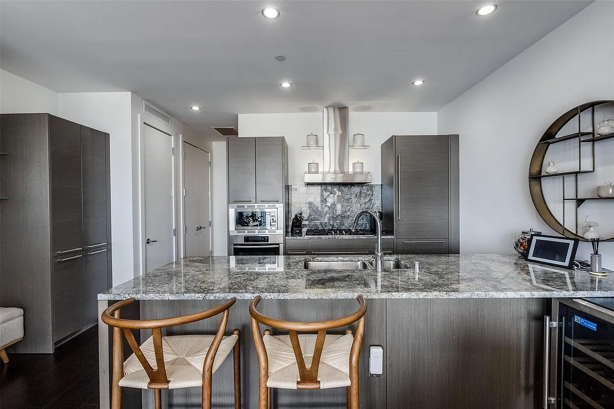Building Photo - 2900 McKinnon St #1606