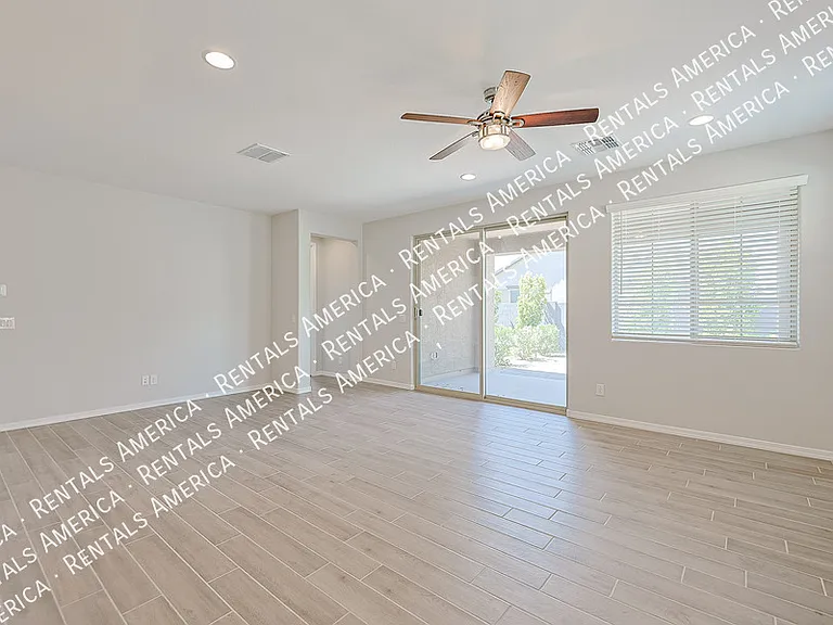 10218 W Piccadilly Rd — Photo 10