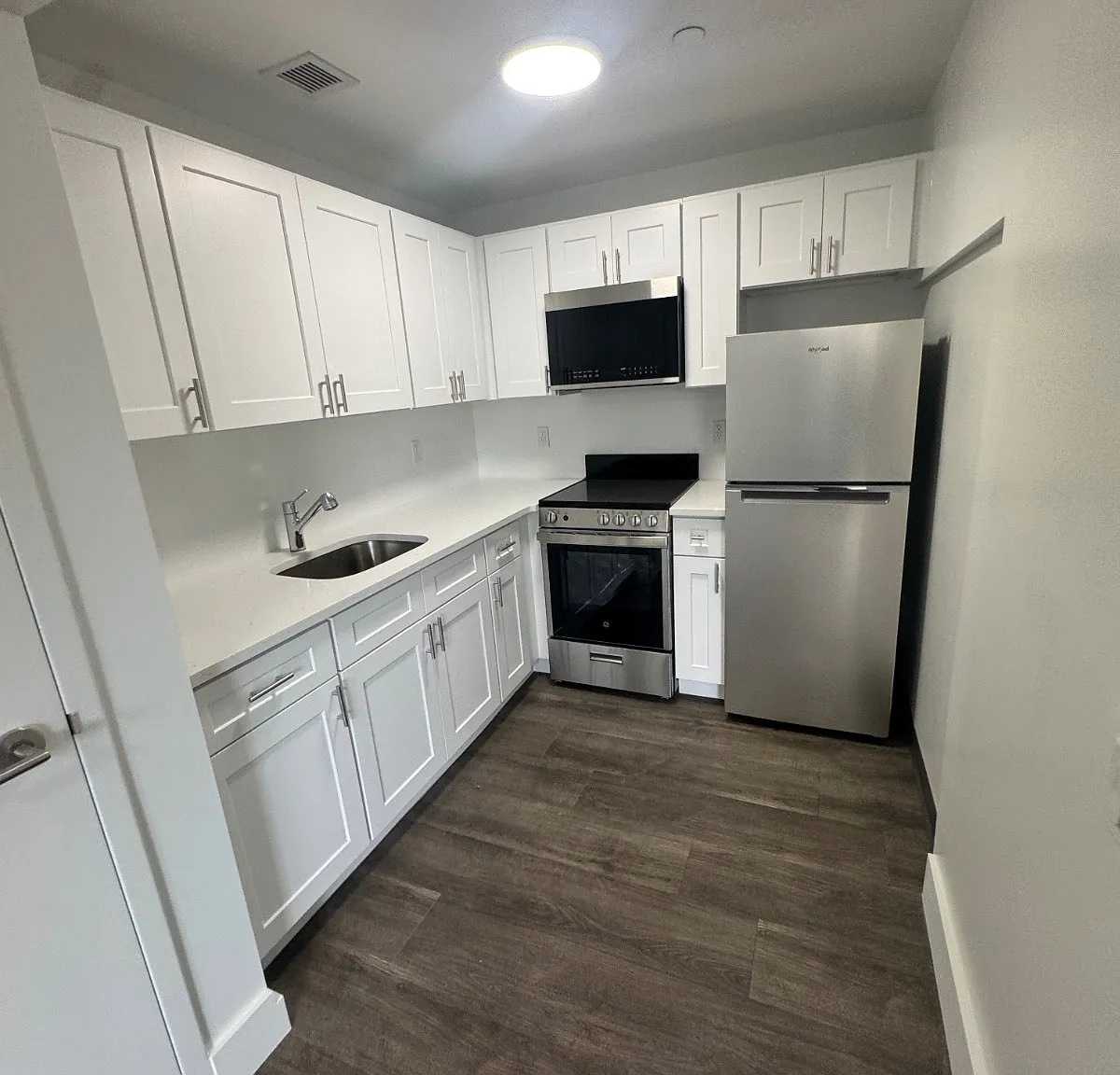 1 bed, 1.0 bath, $2,600 — Photo 3
