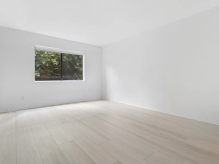 1222 Amherst Ave — Photo 8