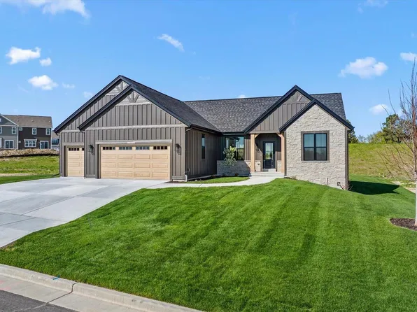 W209N5699 Turnberry LANE #Lt103, Menomonee Falls, WI 53052