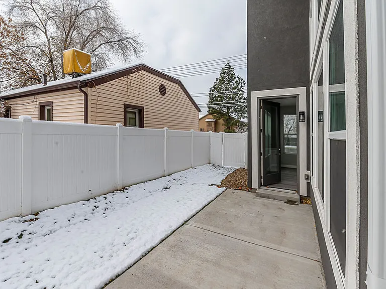 712 E Zekes Ct — Photo 25
