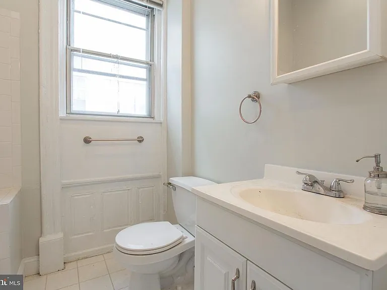 641 N 15th St #4 — Photo 7