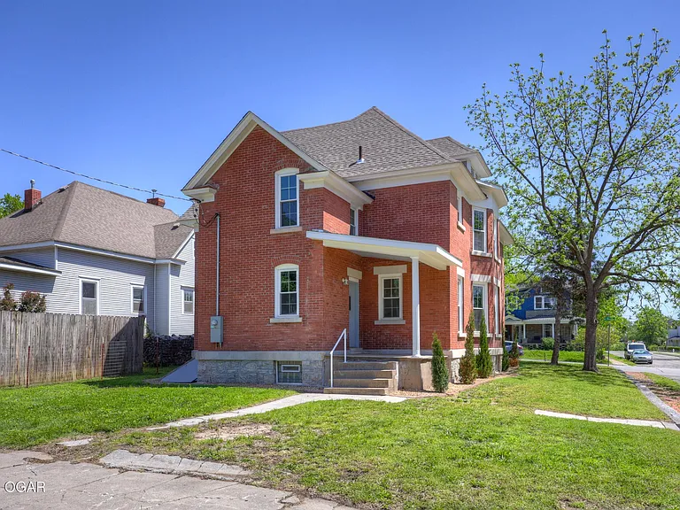 402 N Wall Ave — Photo 7