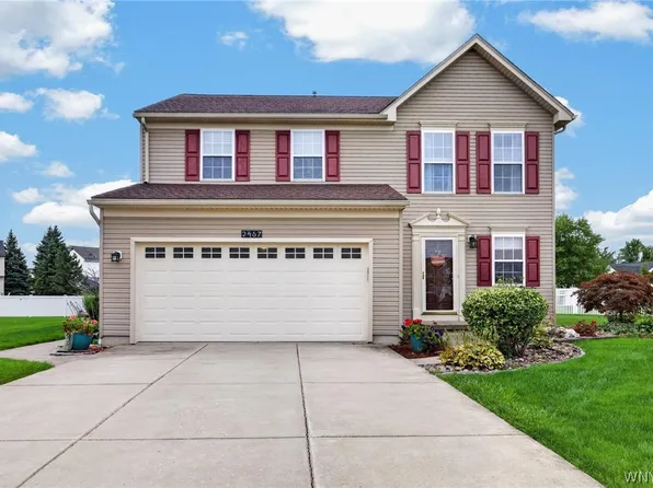 2467 King Fisher Ln, Niagara Falls, NY 14304