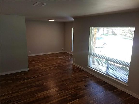 3rd image of 2201 Southern Oaks Dr