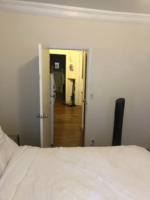 Rented by Eric Goodman Realty Corp | media 17