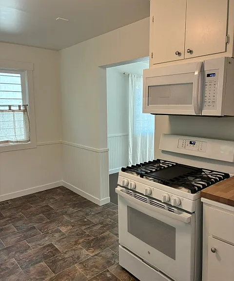 1205 E Maple St — Photo 13