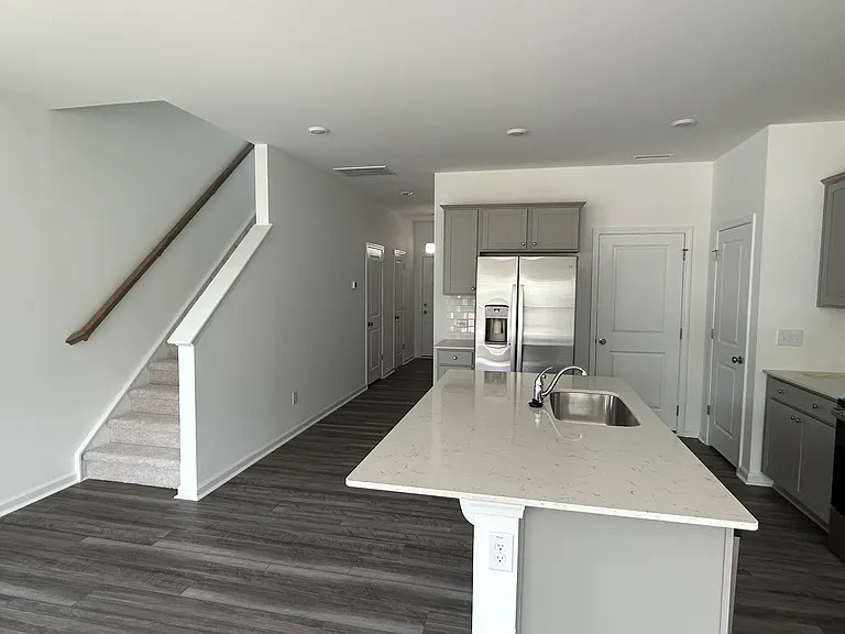 981 Pilot St — Photo 2