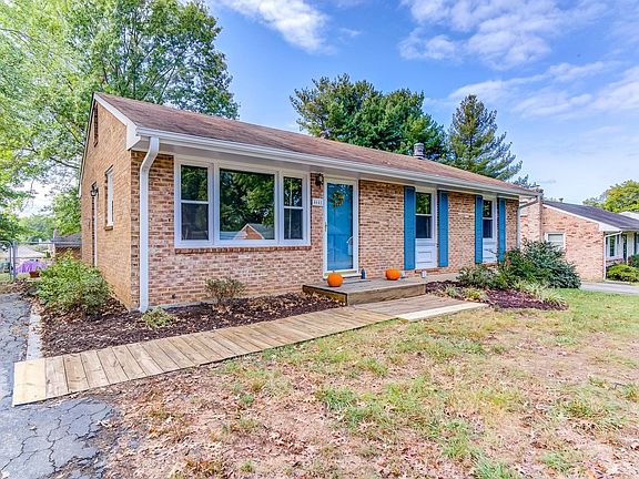 2nd image of 4641 Sanders Dr NE