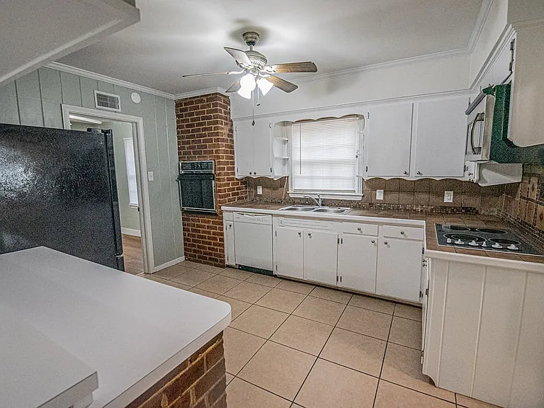 4361 Montclair Cir E — Photo 20