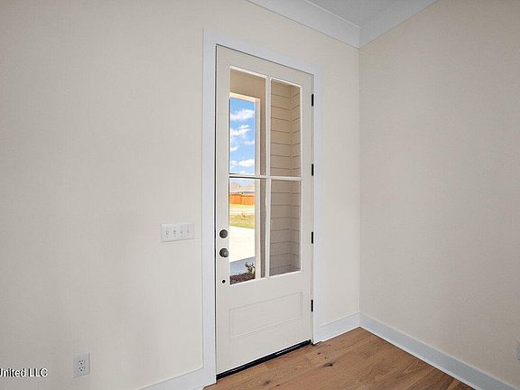 3rd image of 854 Glenwild Cir