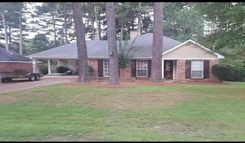 3 bed, 1200 sqft, $2,000 — Photo 2