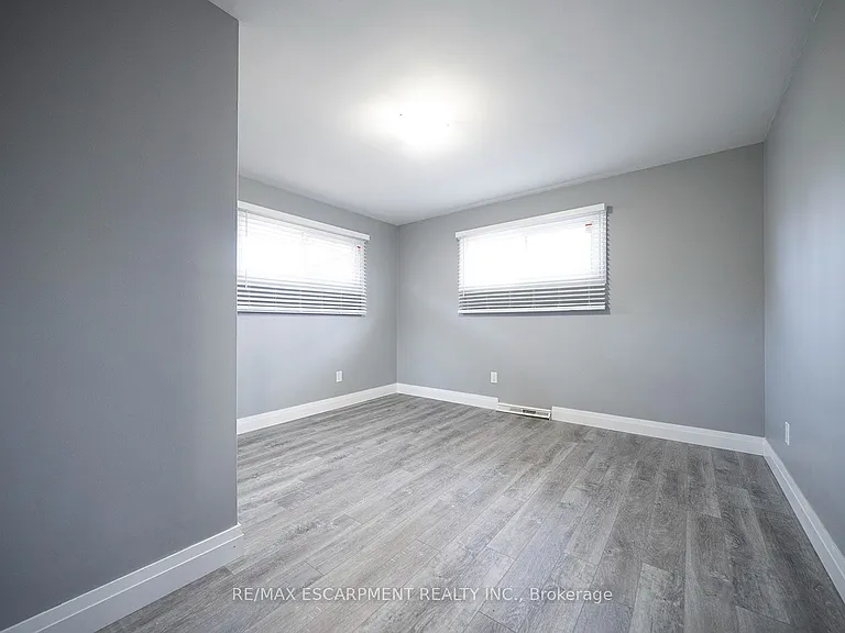 76 Glenview Ave #UPPER — Photo 12