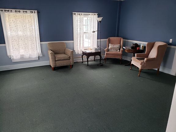 4th image of 776 Farmington Ave #1W