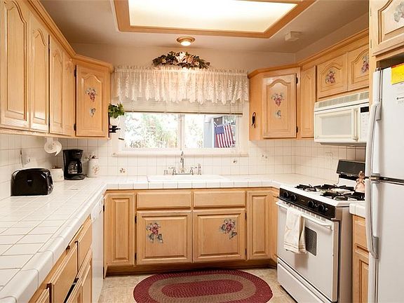 5th image of 628 Cienega Dr