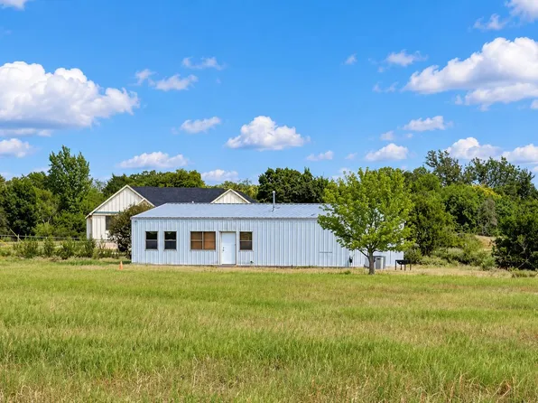 290 Richmond St, Mc Dade, TX 78650