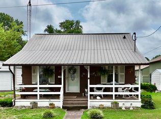 208 Charles St, Benton, IL 62812