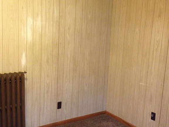 bedroom 2 with closet