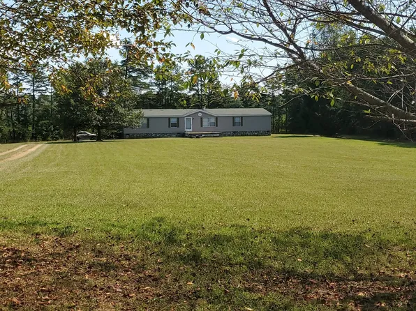 201 Hunting Ridge Dr, Hurt, VA 24563