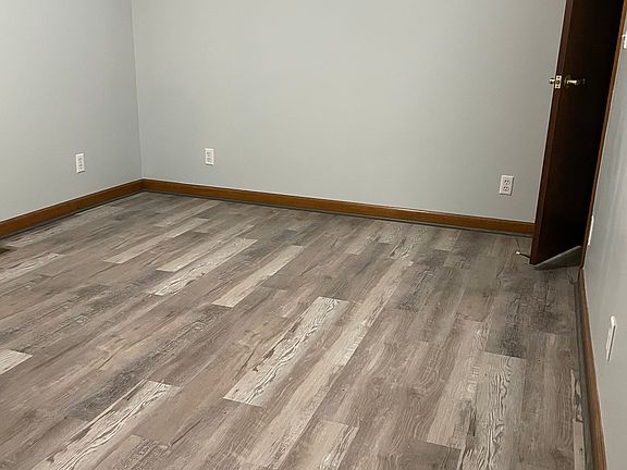 4th image of 85 Underwood St