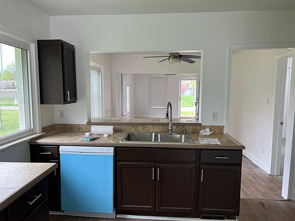 5th image of 21420 Jefferson St