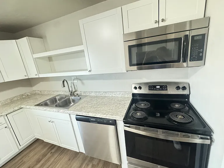 1615 N Ellison Ave #4 — Photo 4