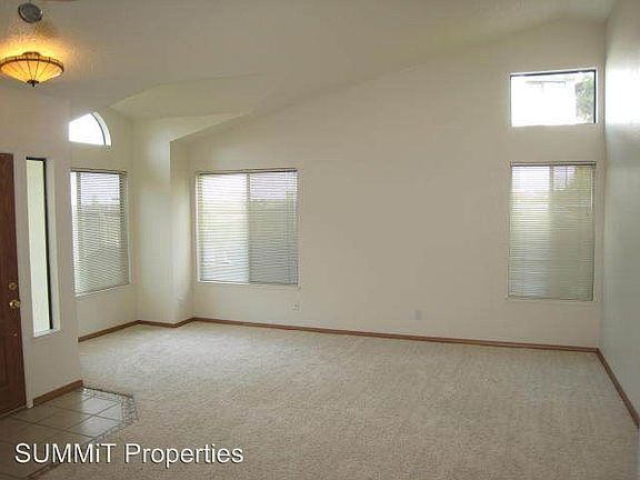 3rd image of 203 Woodstock Cir
