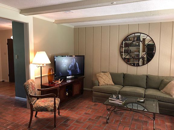 2nd image of 3004 Lakeview Pl