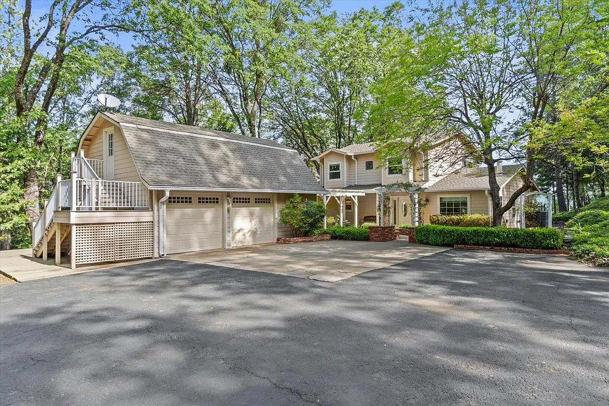 4630 Moon Lake Dr photo 1