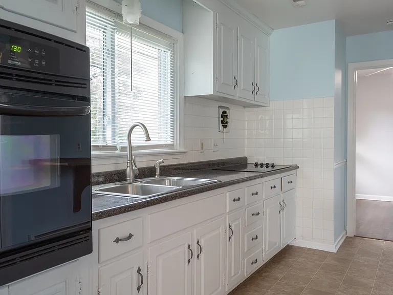 409 Seabury Ave — Photo 5