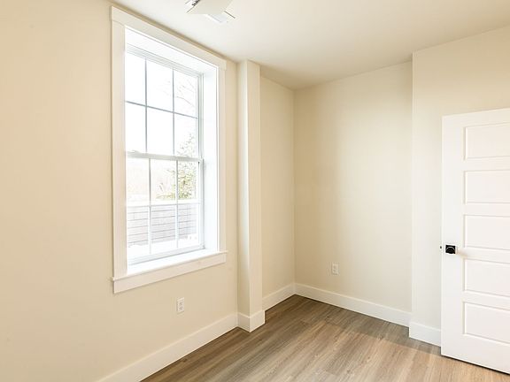 5th image of 1135 Rose Hill Dr #202